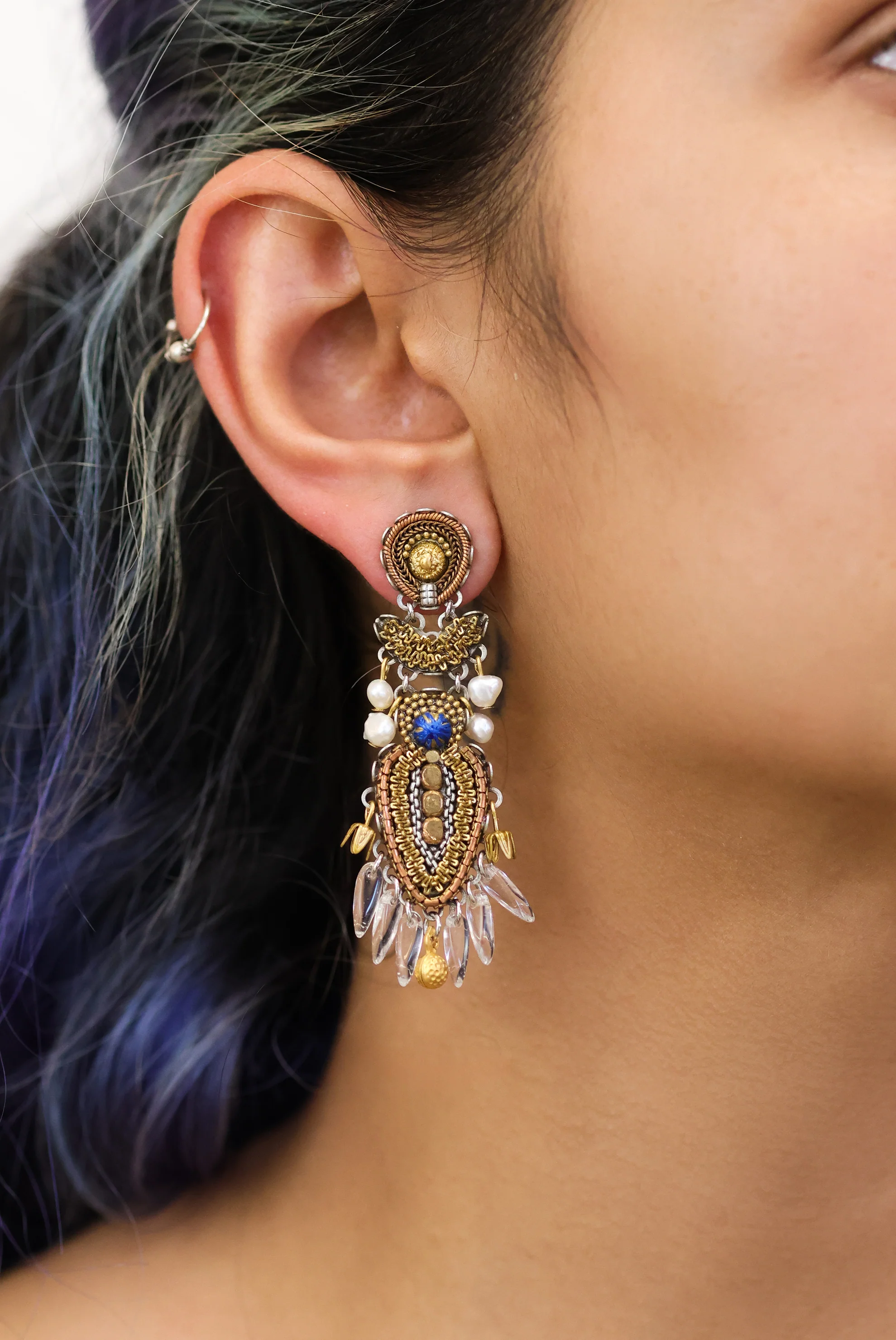 Elegant Earrings Gold Totem Set, Sancia - Image 2