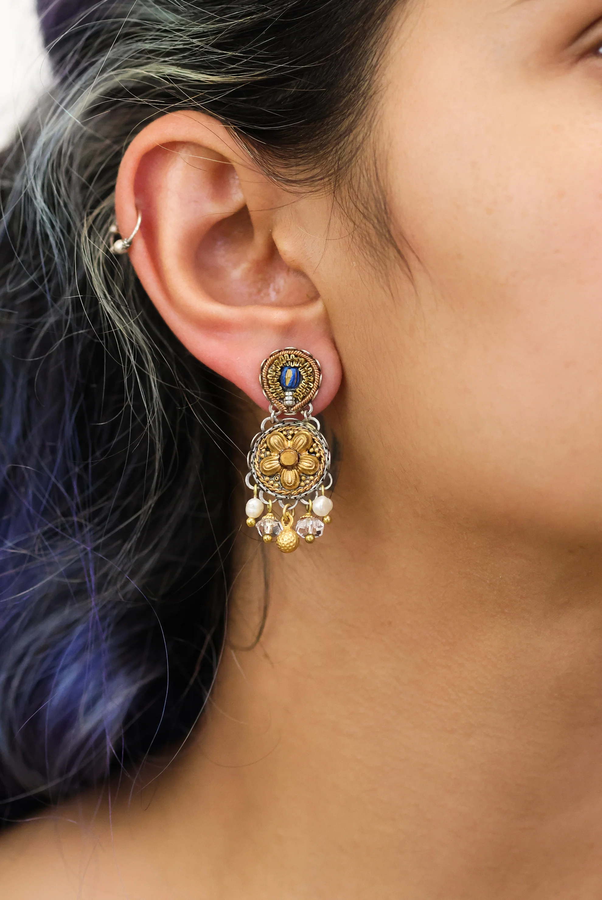 Gold Vibrant Earrings Gold Totem Set, Gilda - Image 2