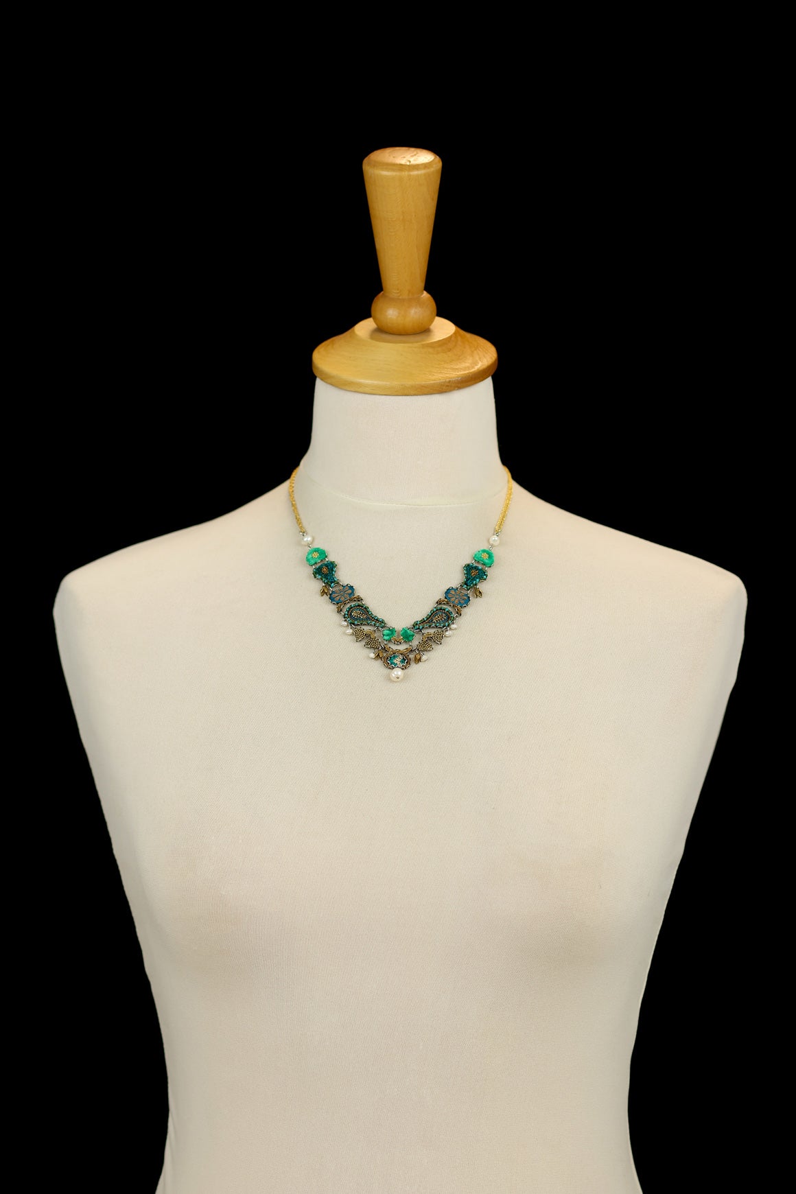 Green Female Necklaces Royal Velvet Set, Zenadia - Image 2