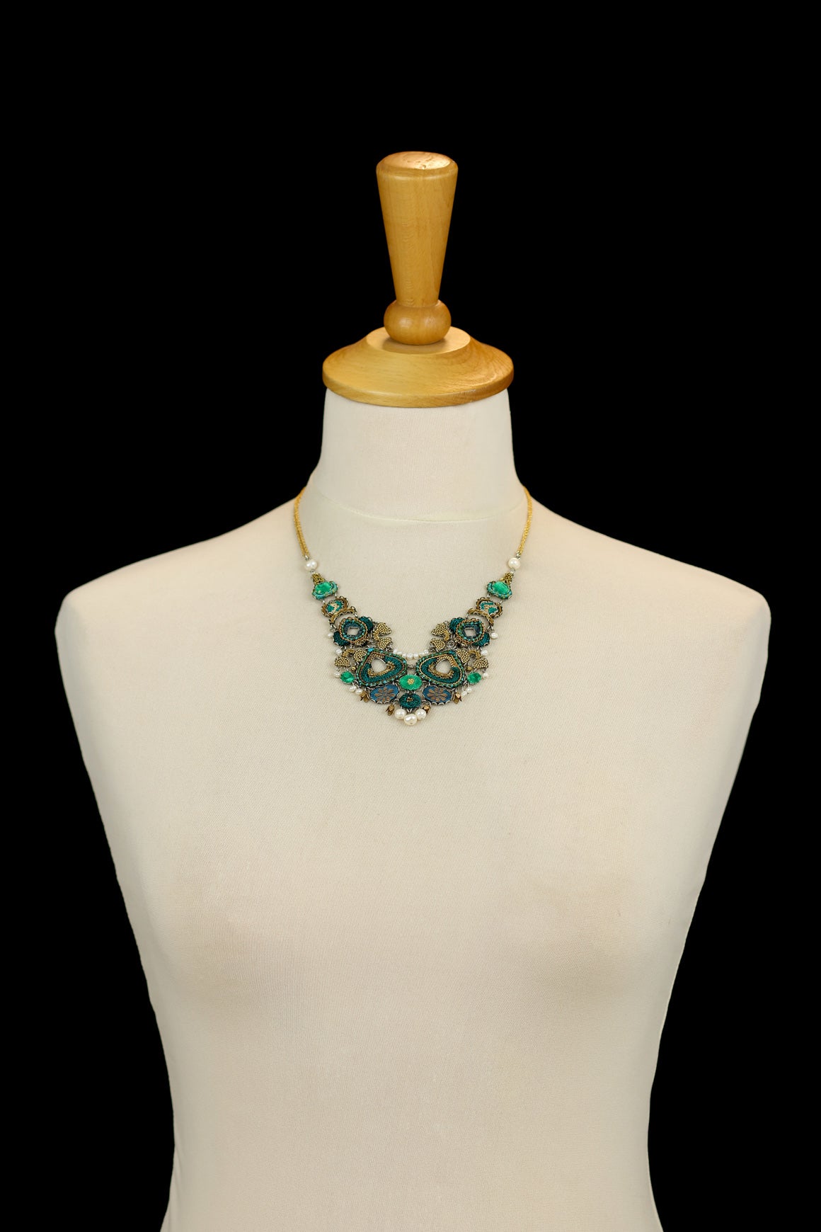 Green Festive Necklaces Royal Velvet Set, Lmara - Image 2