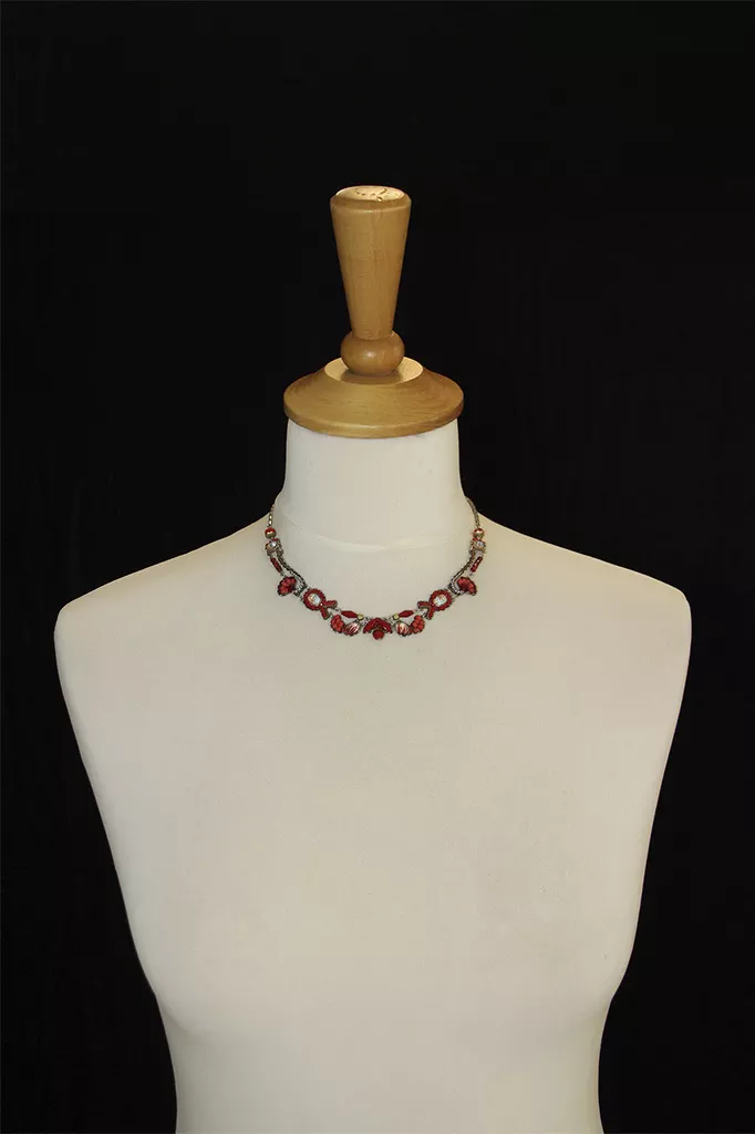 Red Roses, Alhambra Necklace - Image 2