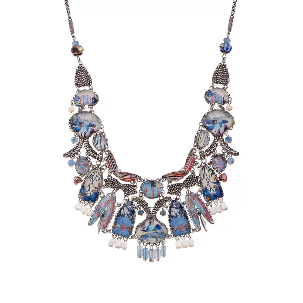 Saling Time, Avisa Necklace